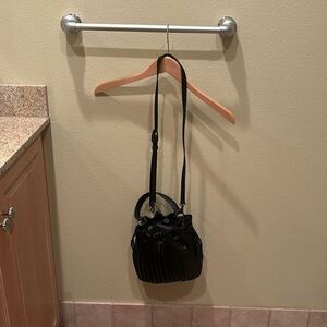 NWT Simply Simply Vera Wang buttery soft vegan leather crossbody bucket bag